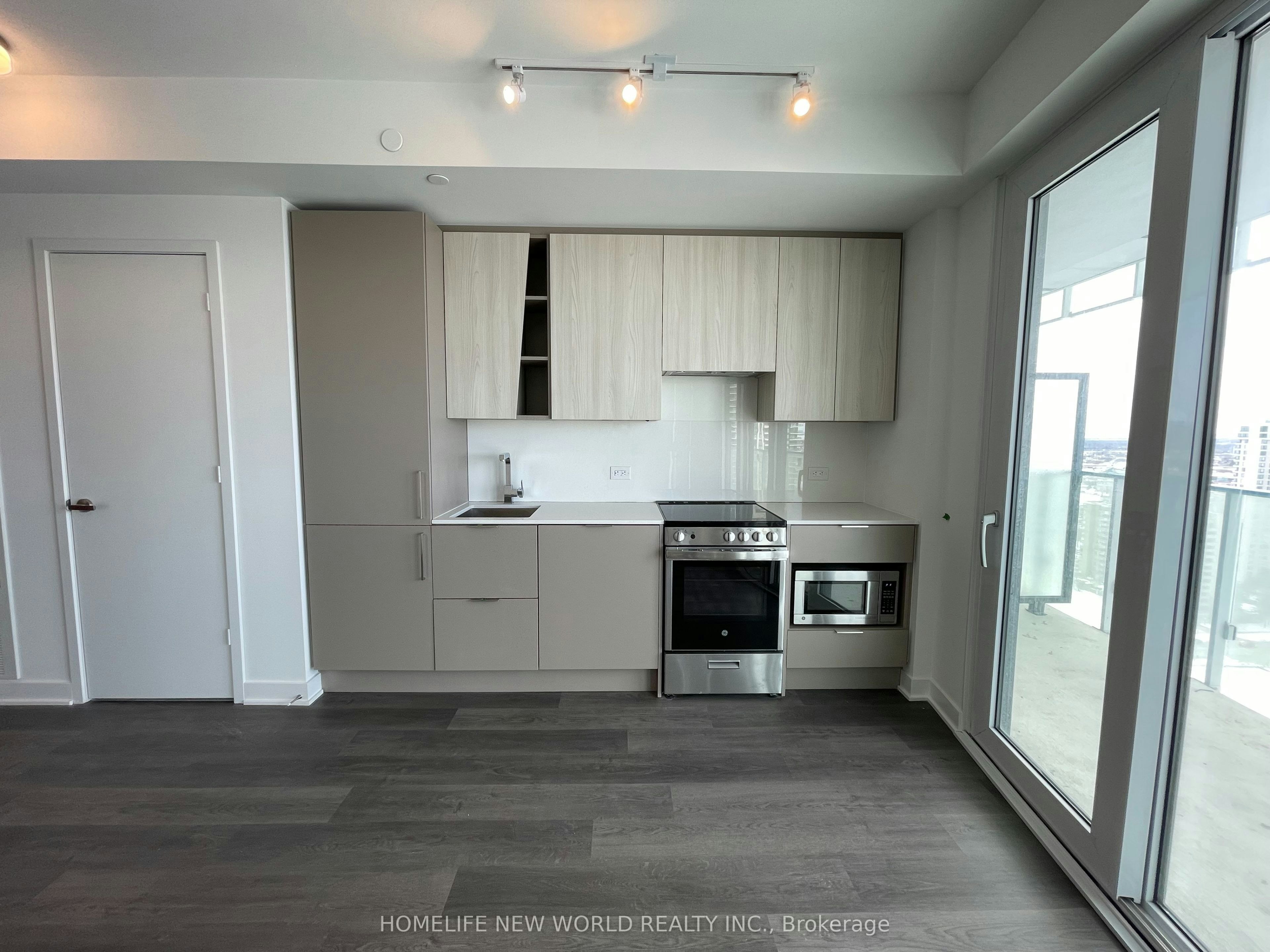2109-3900 Confederation Parkway, Mississauga, ON, L5B 0M3 - 10