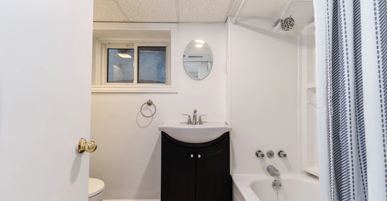 Bsmt-15 Indian Road Crescent, Toronto, ON, M6P 2E9 - 16