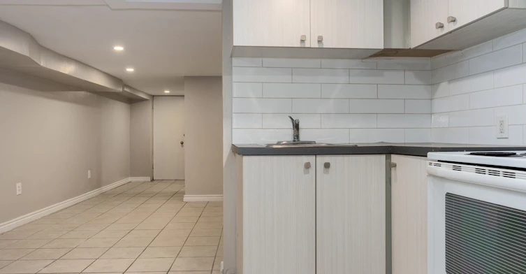 Bsmt-15 Indian Road Crescent, Toronto, ON, M6P 2E9 - 12