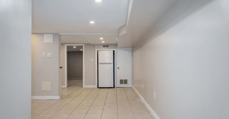 Bsmt-15 Indian Road Crescent, Toronto, ON, M6P 2E9 - 10