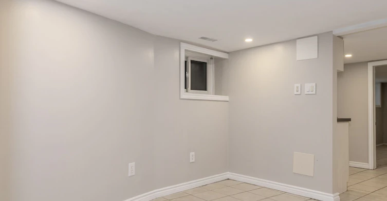 Bsmt-15 Indian Road Crescent, Toronto, ON, M6P 2E9 - 9
