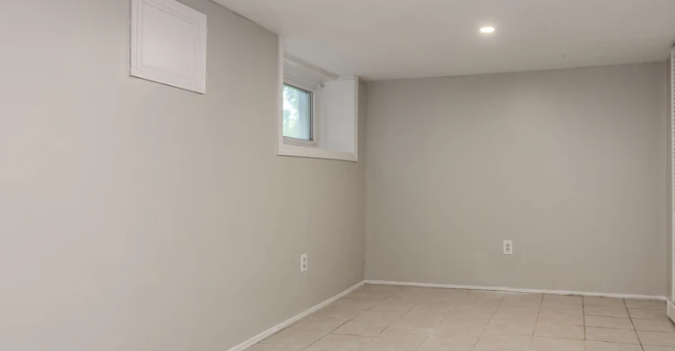 Bsmt-15 Indian Road Crescent, Toronto, ON, M6P 2E9 - 14
