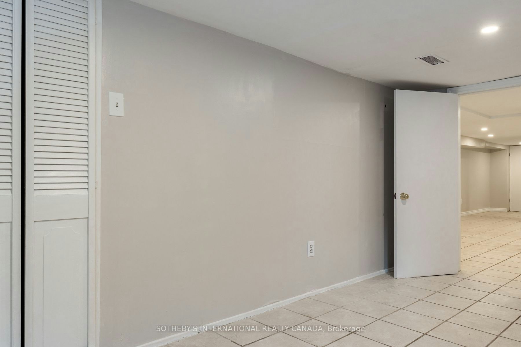 Bsmt-15 Indian Road Crescent, Toronto, ON, M6P 2E9 - 15