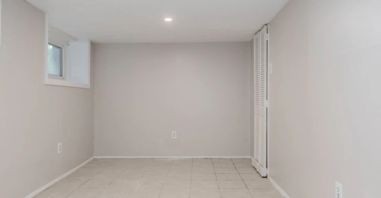 Bsmt-15 Indian Road Crescent, Toronto, ON, M6P 2E9 - 13