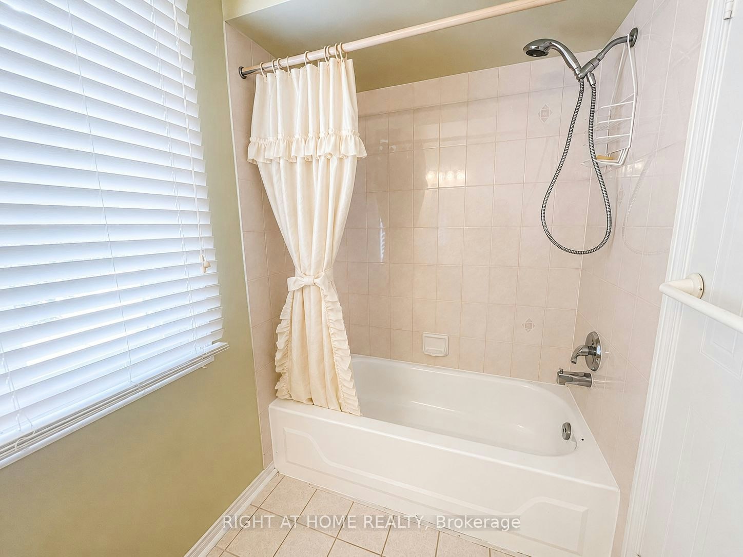 10 Banner Rd Road, Brampton, ON, L6X 4K6 - 10