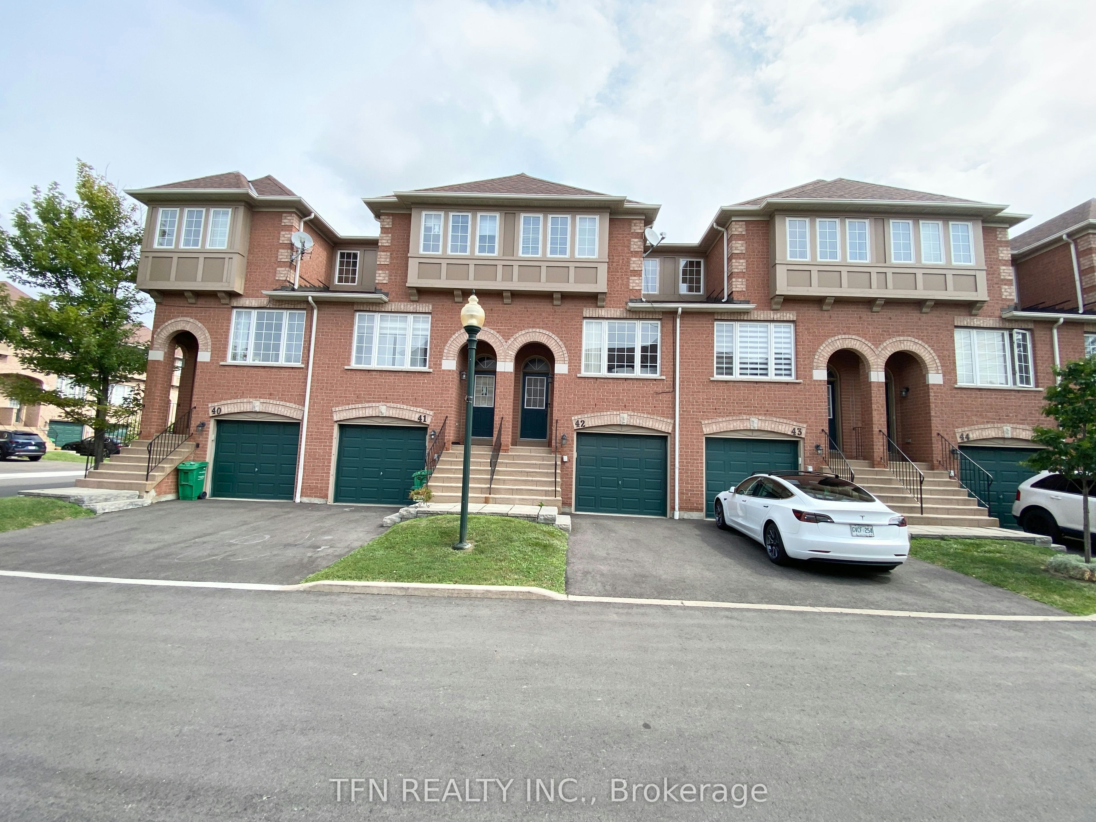 42-3020 Cedarglen Gate, Mississauga, ON, L5C 4S7