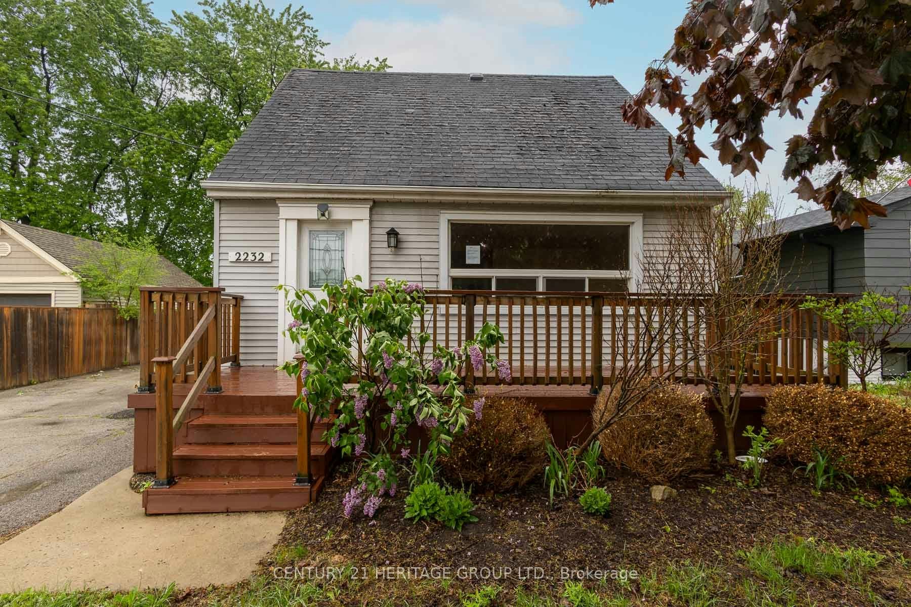 2232 Queensway Drive, Burlington, ON, L7R 3T1