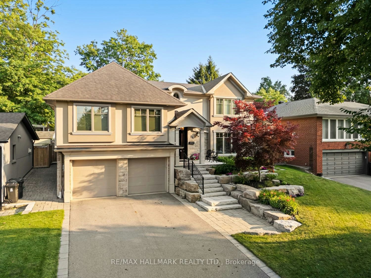 25 Queensborough Crescent, Toronto, ON, M9R 1A1