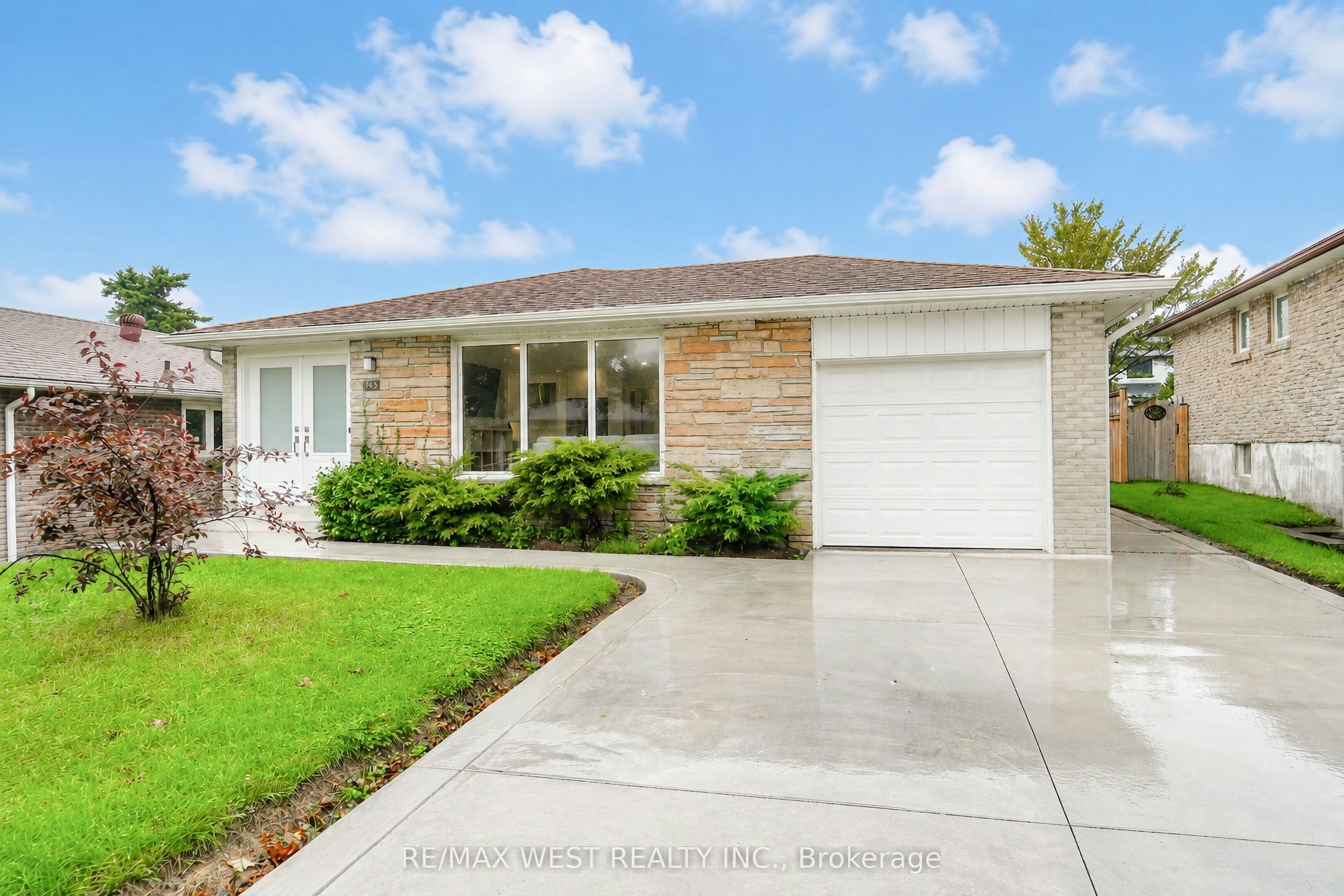 765 Dodsworth Crescent, Mississauga, ON, L4Y 2H8