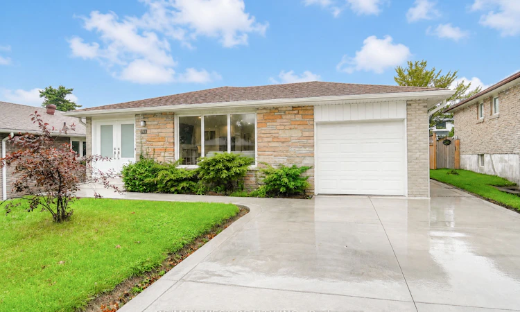 765 Dodsworth Crescent