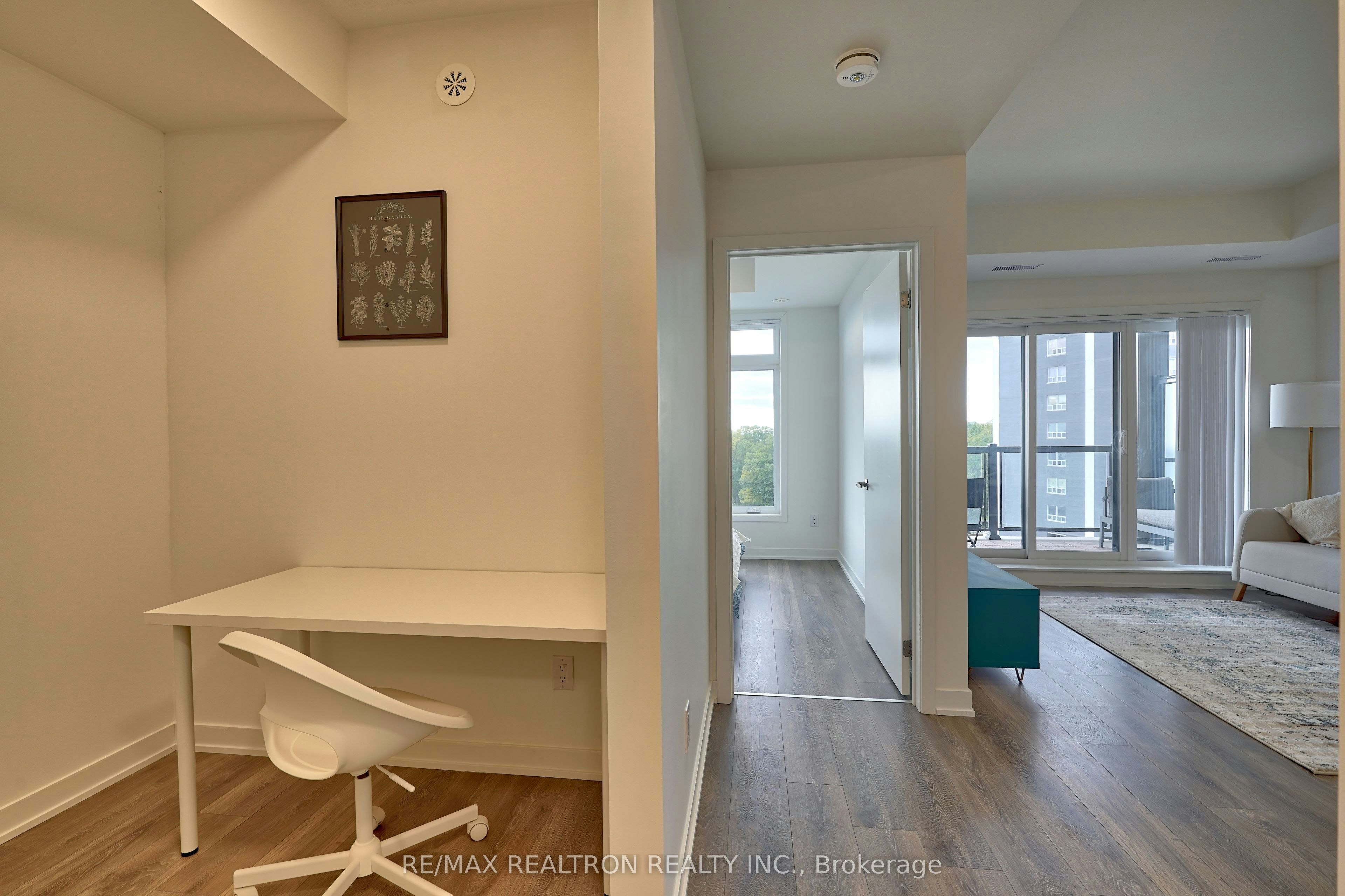 606-160 Canon Jackson Drive, Toronto, ON, M6M 0B6 - 4