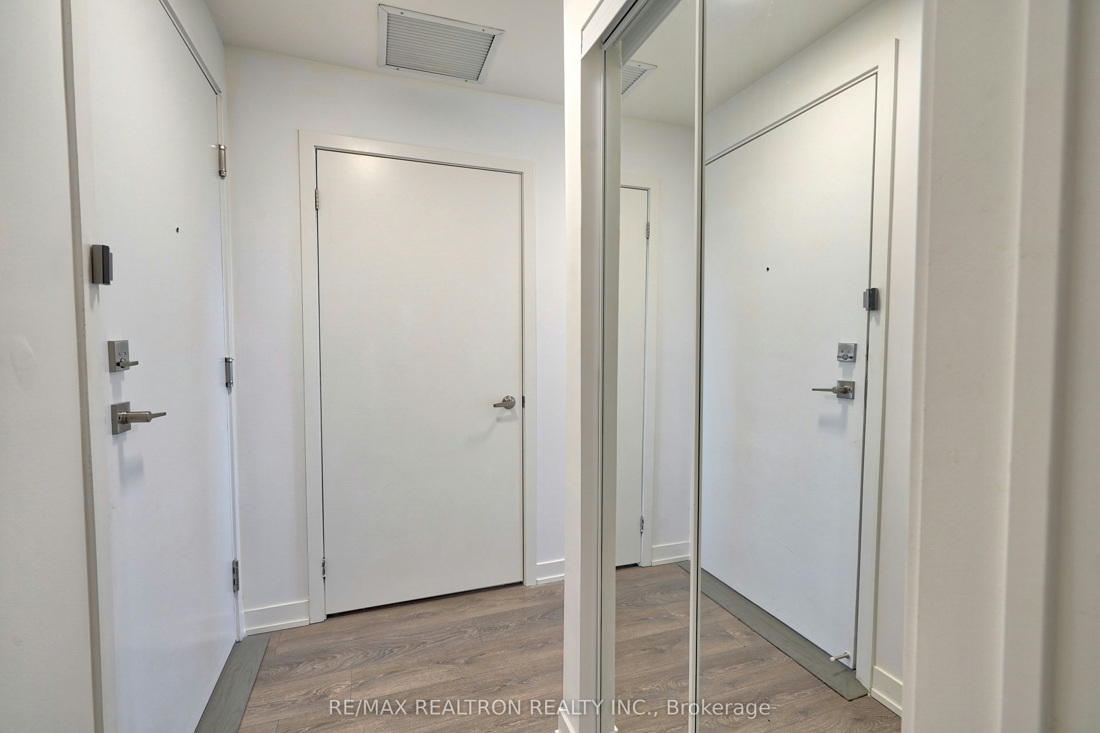 606-160 Canon Jackson Drive, Toronto, ON, M6M 0B6 - 9