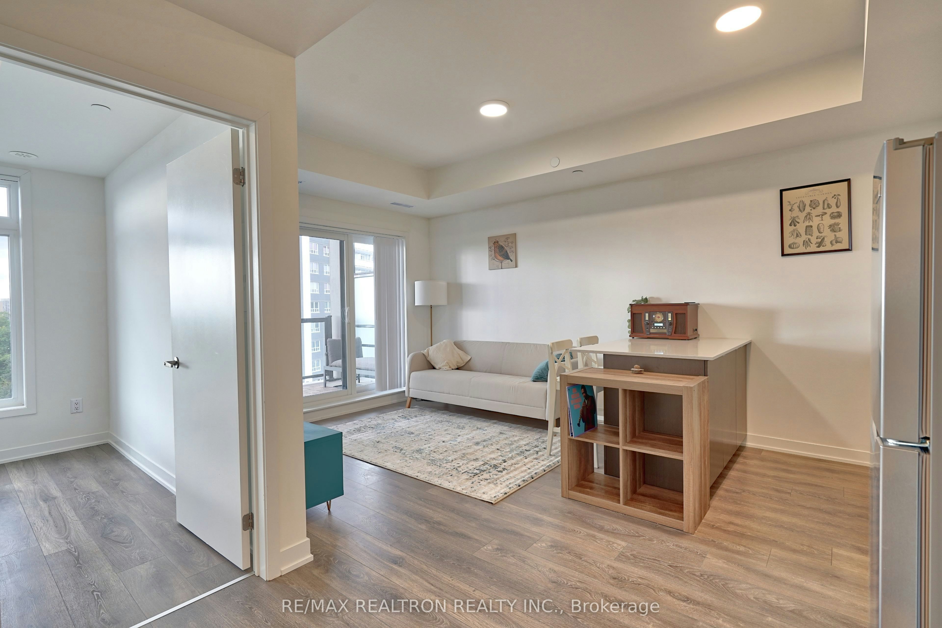 606-160 Canon Jackson Drive, Toronto, ON, M6M 0B6 - 5