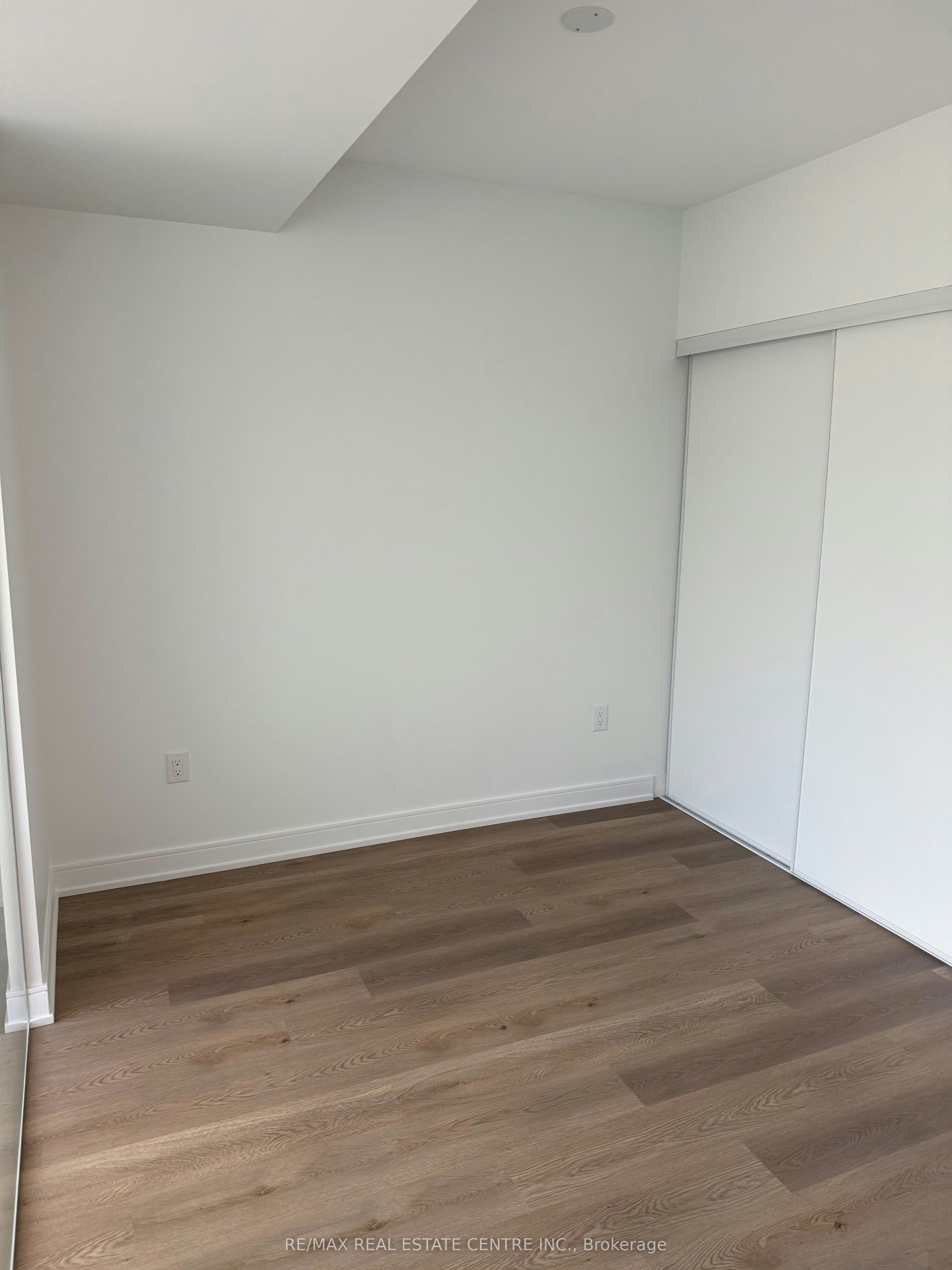 324-3009 Novar Road E, Mississauga, ON, L5B 0K2 - 6