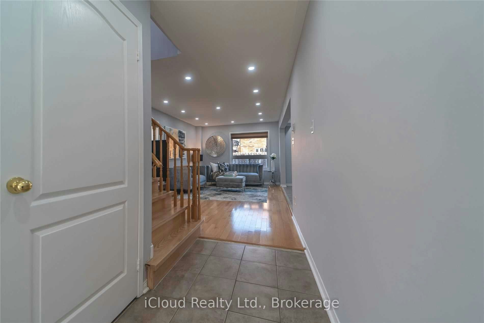 27 Hollingsworth Circle, Brampton, ON, L7A 0J7 - 3