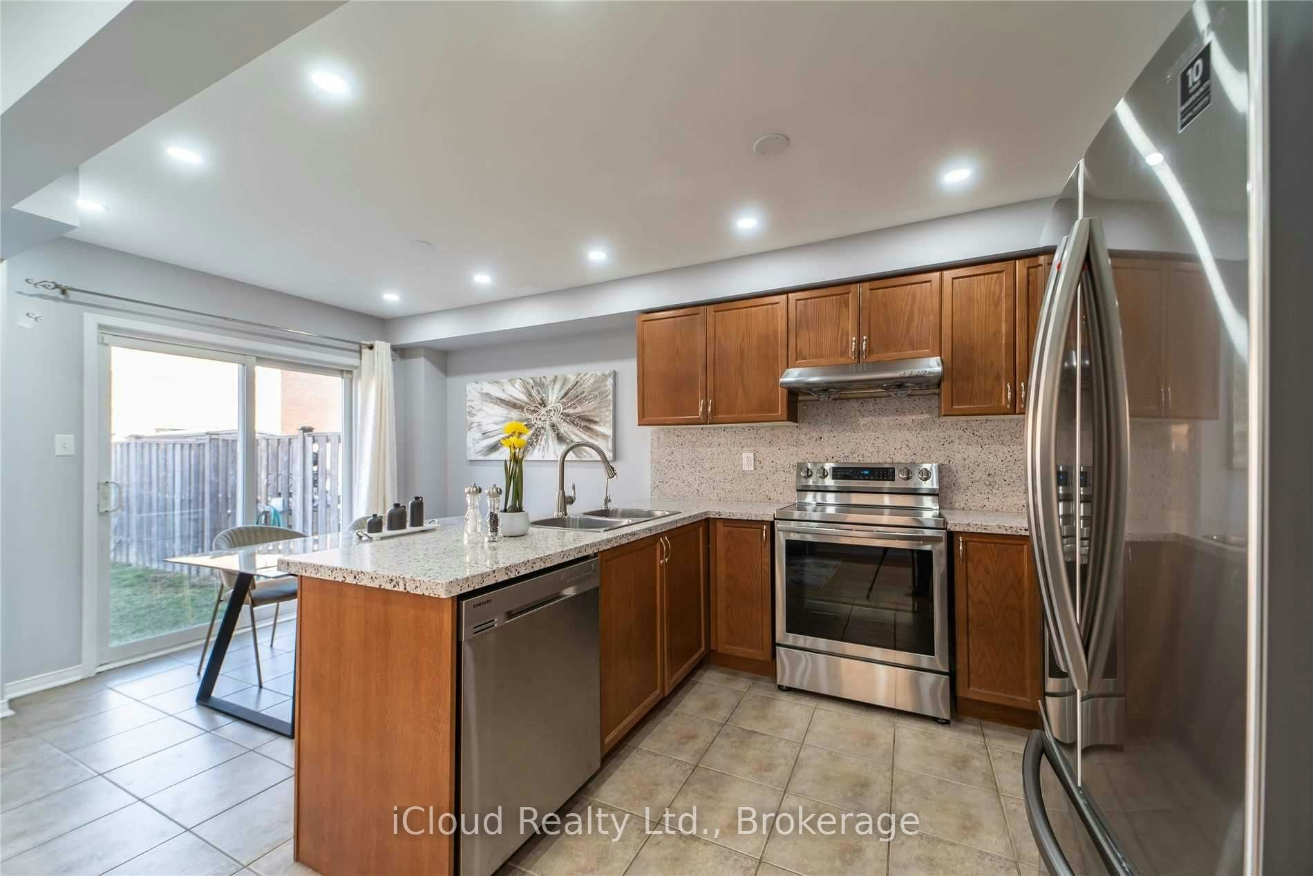 27 Hollingsworth Circle, Brampton, ON, L7A 0J7 - 11