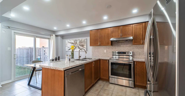 27 Hollingsworth Circle, Brampton, ON, L7A 0J7 - 11
