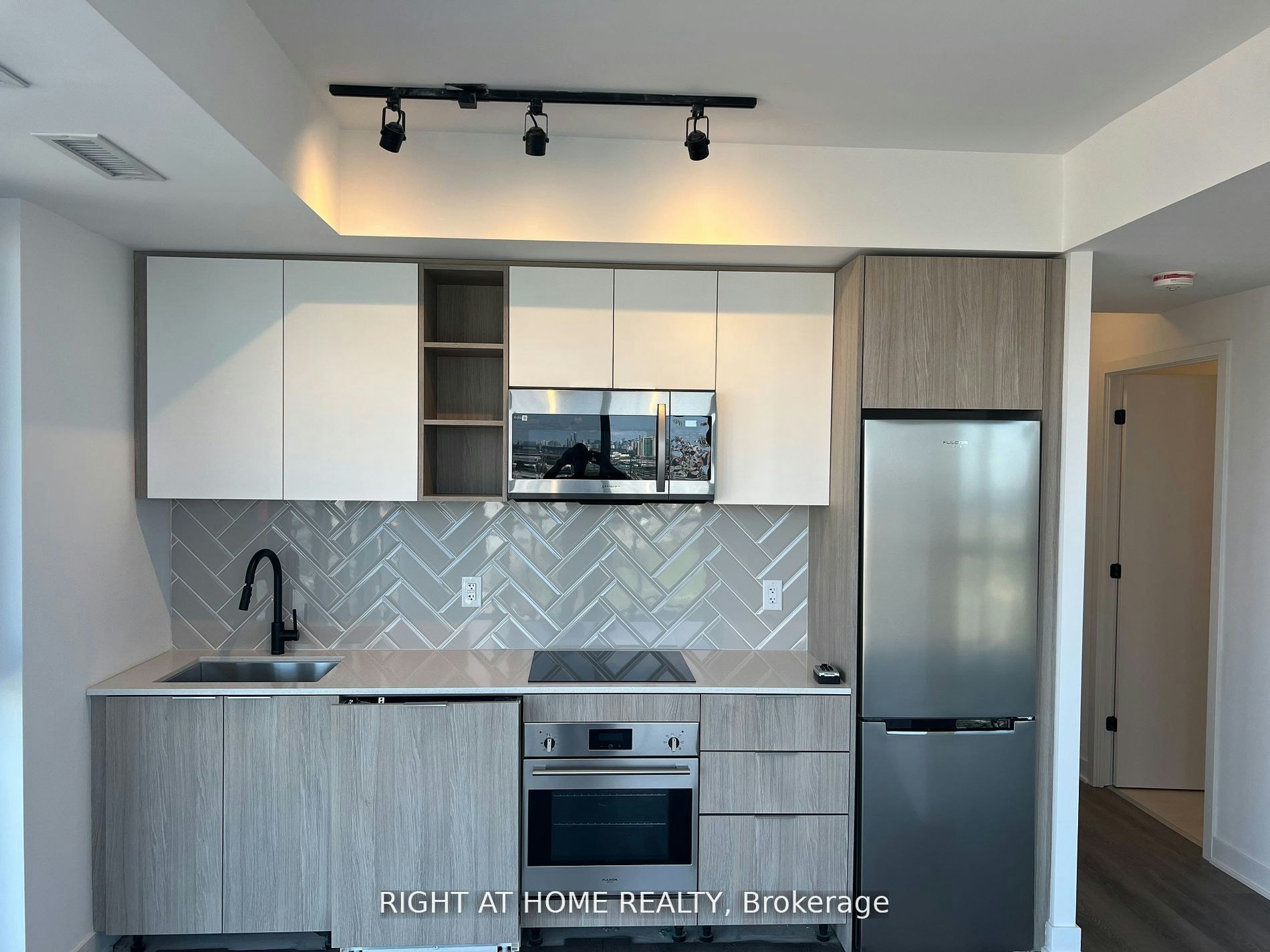 1303-36 Zorra Street, Toronto, ON, M8Z 4Z7 - 5