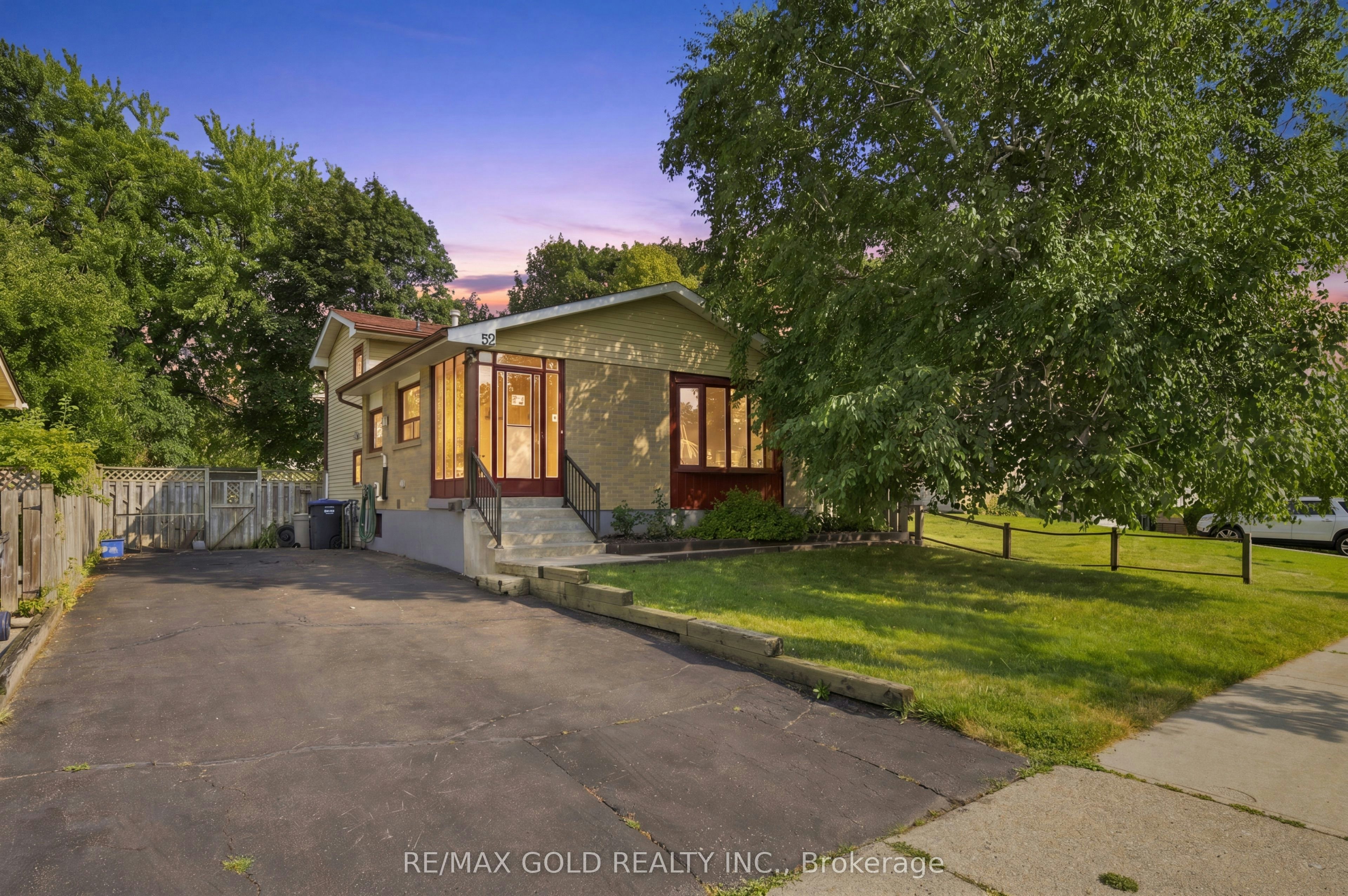 52 Madoc Drive, Brampton, ON, L6V 1Z9