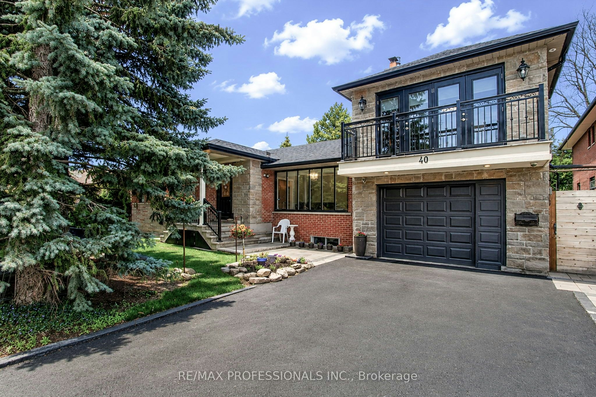 40 Cowley Avenue, Toronto, ON, M9B 2E3