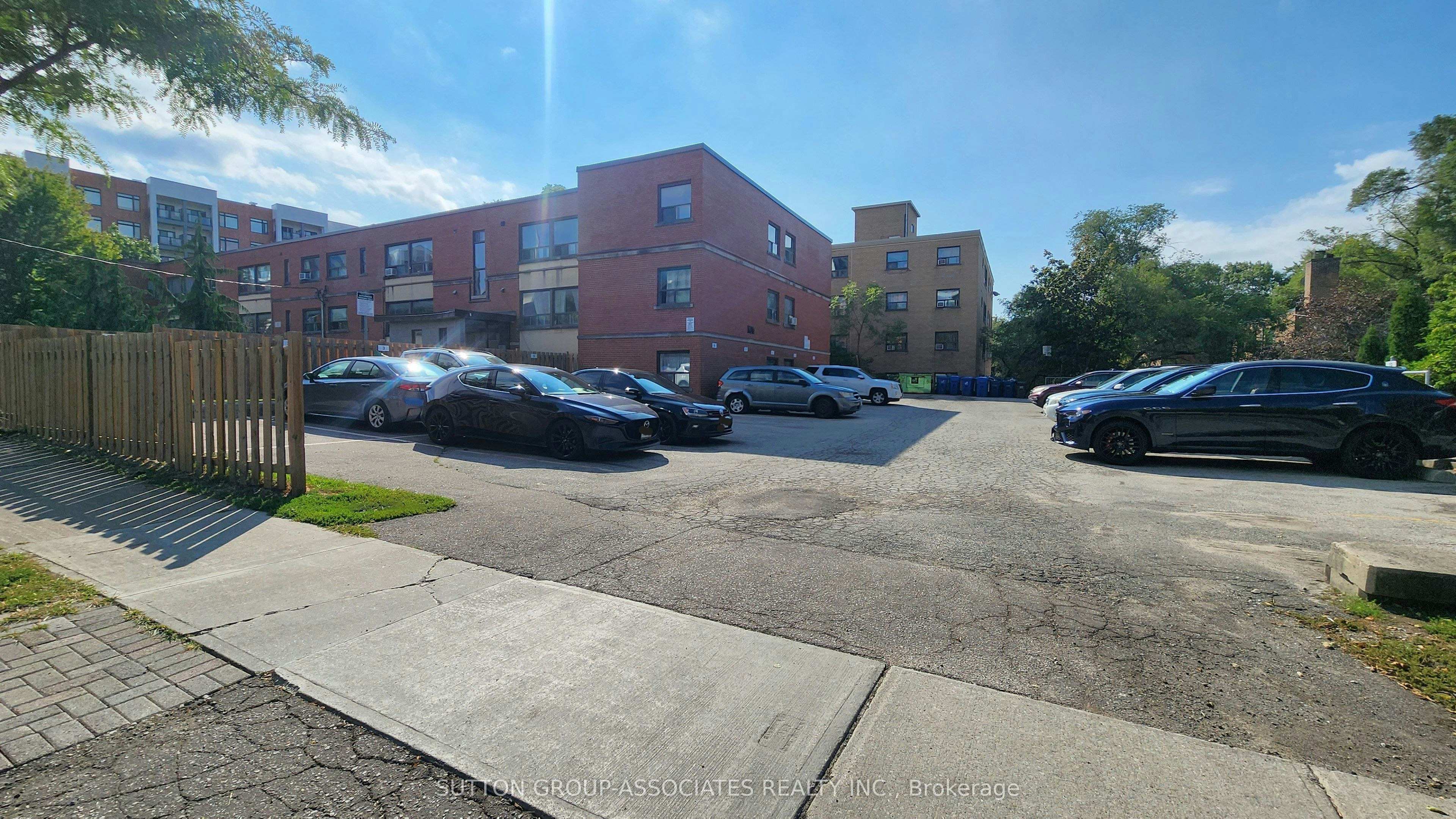 202-1 Greenbrook Drive, Toronto, ON, M6M 2J8 - 21