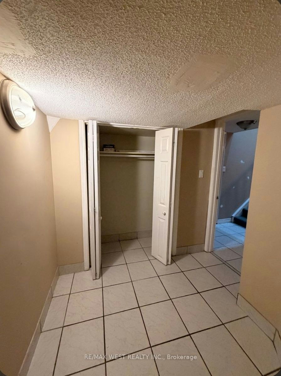 Lower Level B-7 Waltham Drive, Toronto, ON, M9V 1S6 - 3