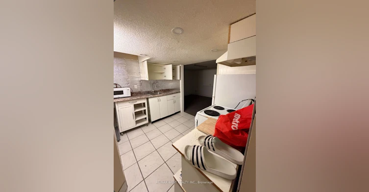 Lower Level B-7 Waltham Drive, Toronto, ON, M9V 1S6 - 4