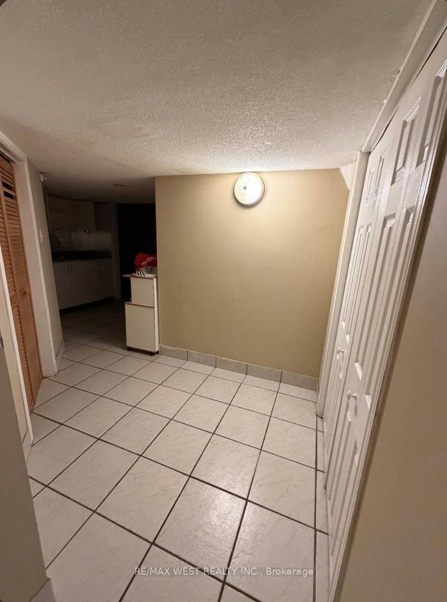 Lower Level B-7 Waltham Drive, Toronto, ON, M9V 1S6 - 6