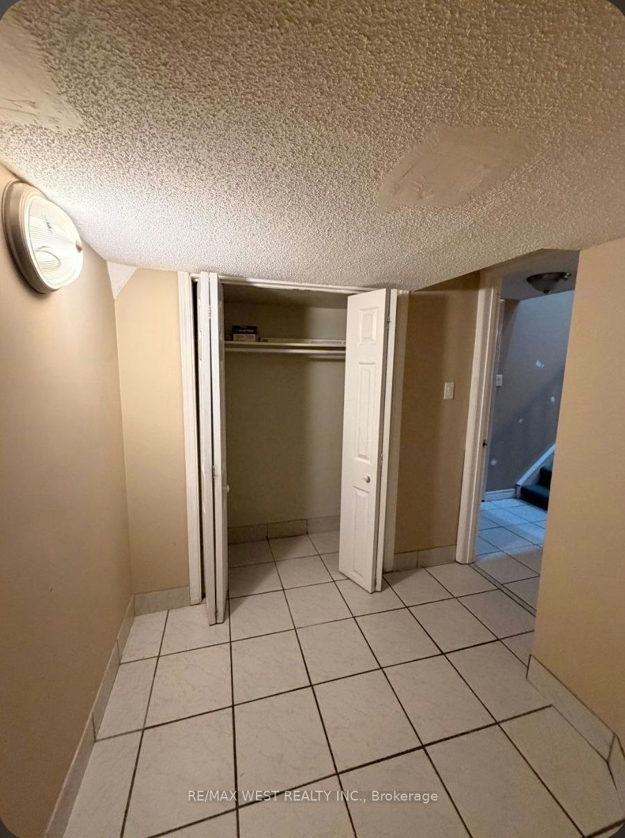 Lower Level B-7 Waltham Drive, Toronto, ON, M9V 1S6 - 7
