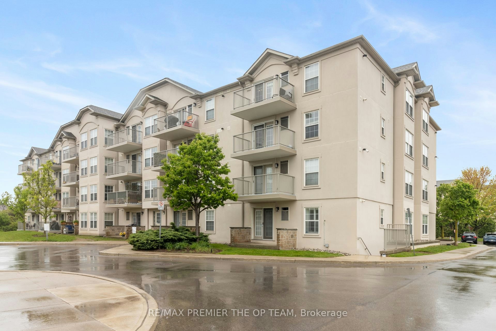 404-1440 Bishops Gate, Oakville, ON, L6M 4M9