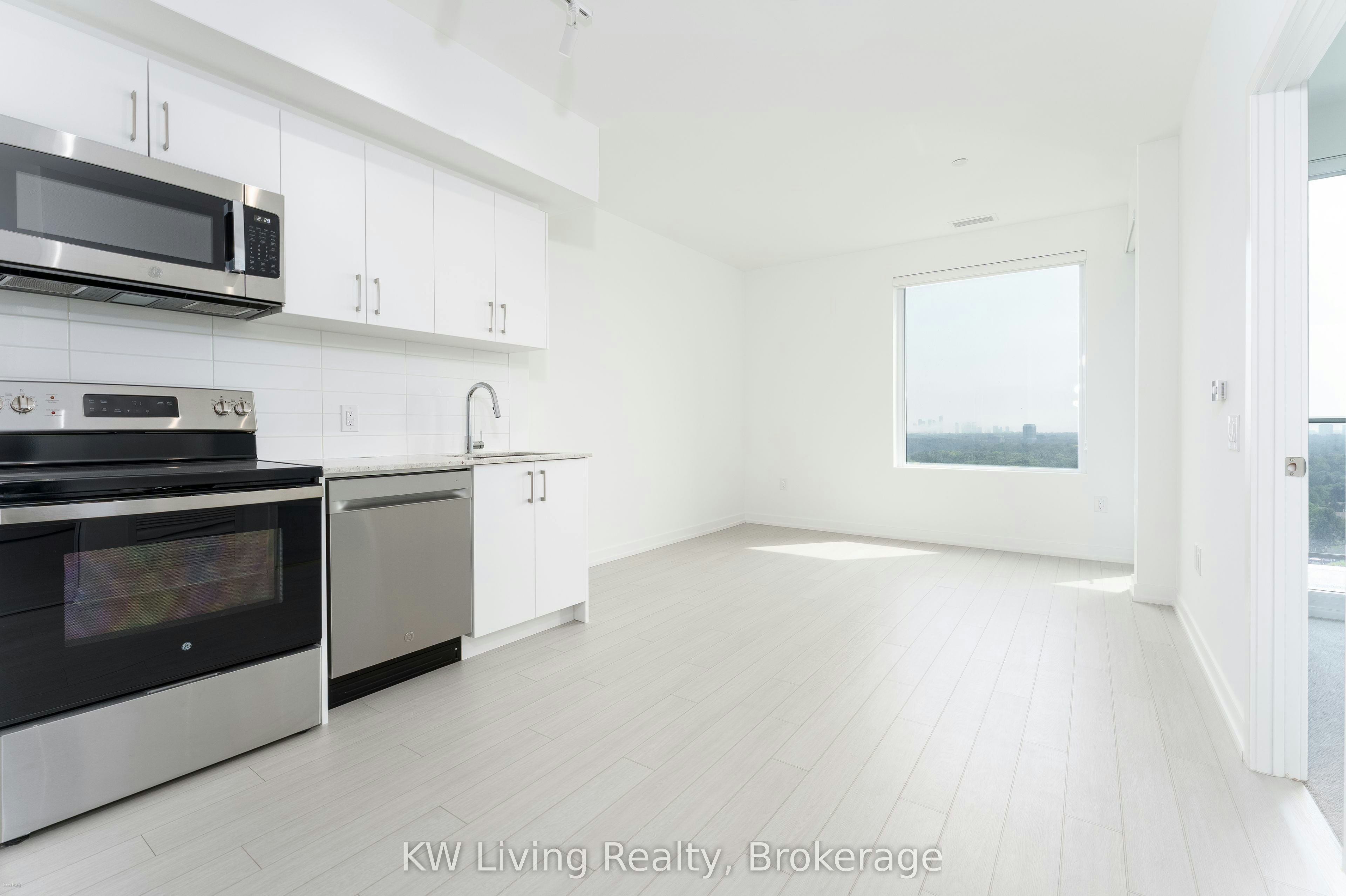 1809-4010 Eglinton Avenue W, Toronto, ON, M9A 0G5 - 3