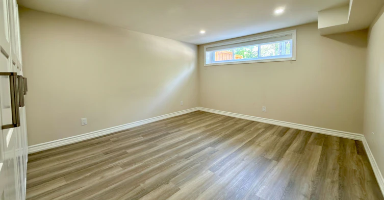 72 Hadrian Avenue, Toronto, ON, M9W 1V4 - 4