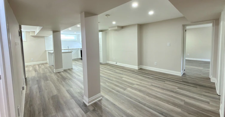 72 Hadrian Avenue, Toronto, ON, M9W 1V4 - 3