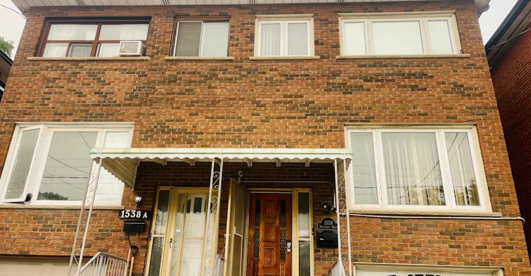 Lower-1538 Davenport Road, Toronto, ON, M6H 2J1