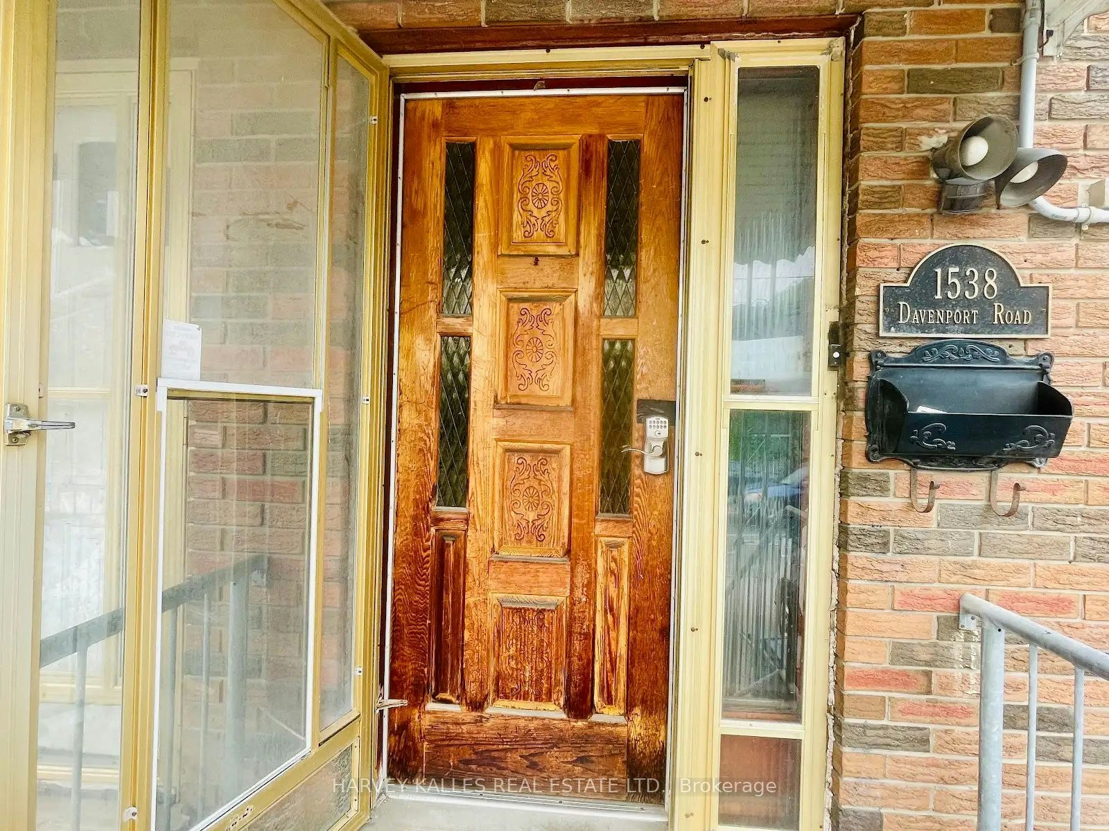 Lower-1538 Davenport Road, Toronto, ON, M6H 2J1 - 2