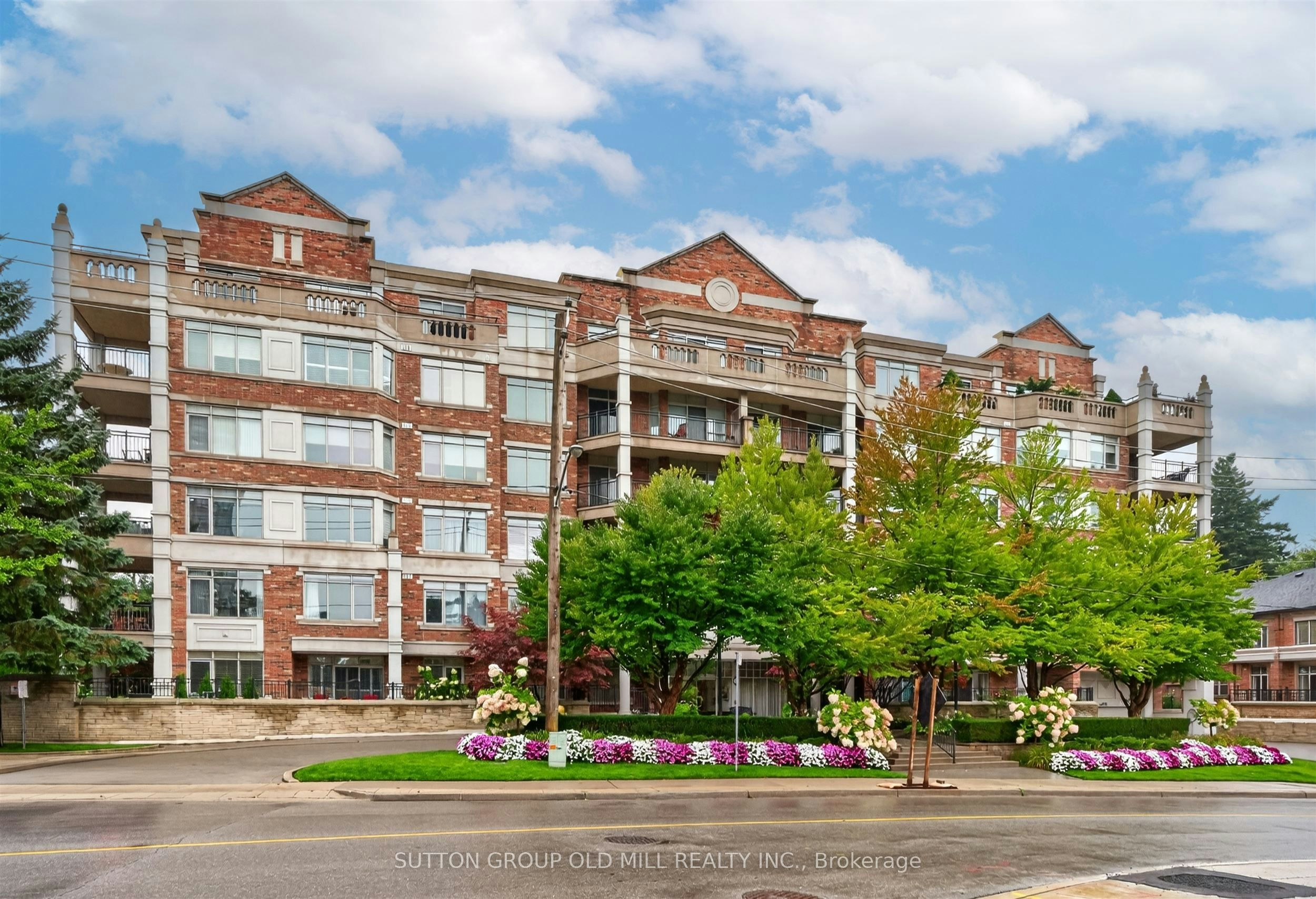 203-12 Old Mill Trail, Toronto, ON, M8X 2Z4