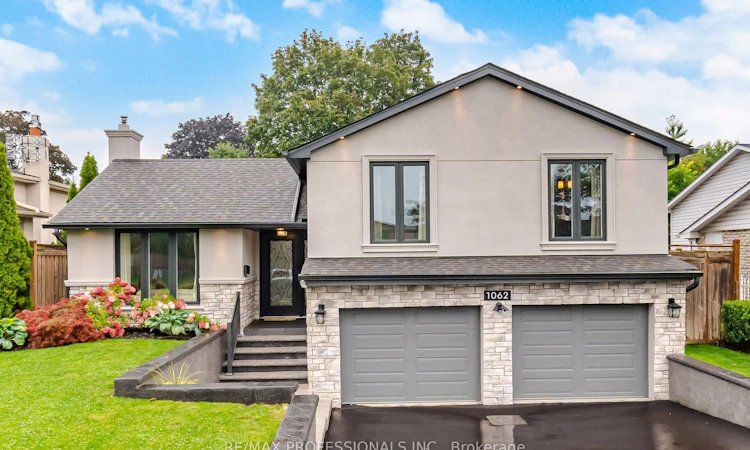 1062 Mississauga Valley Boulevard