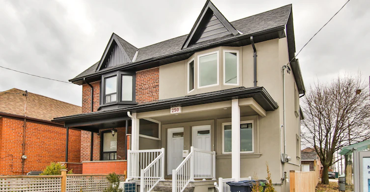 Lower-250 Nairn Avenue, Toronto, ON, M6E 4H4
