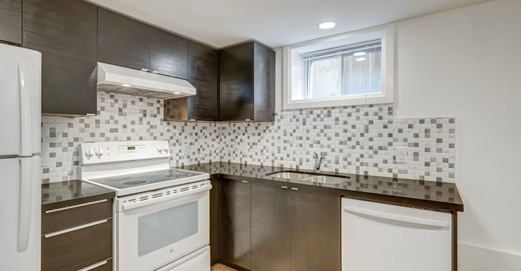 Lower-250 Nairn Avenue, Toronto, ON, M6E 4H4 - 5