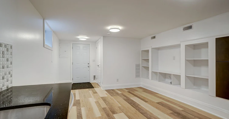 Lower-250 Nairn Avenue, Toronto, ON, M6E 4H4 - 6