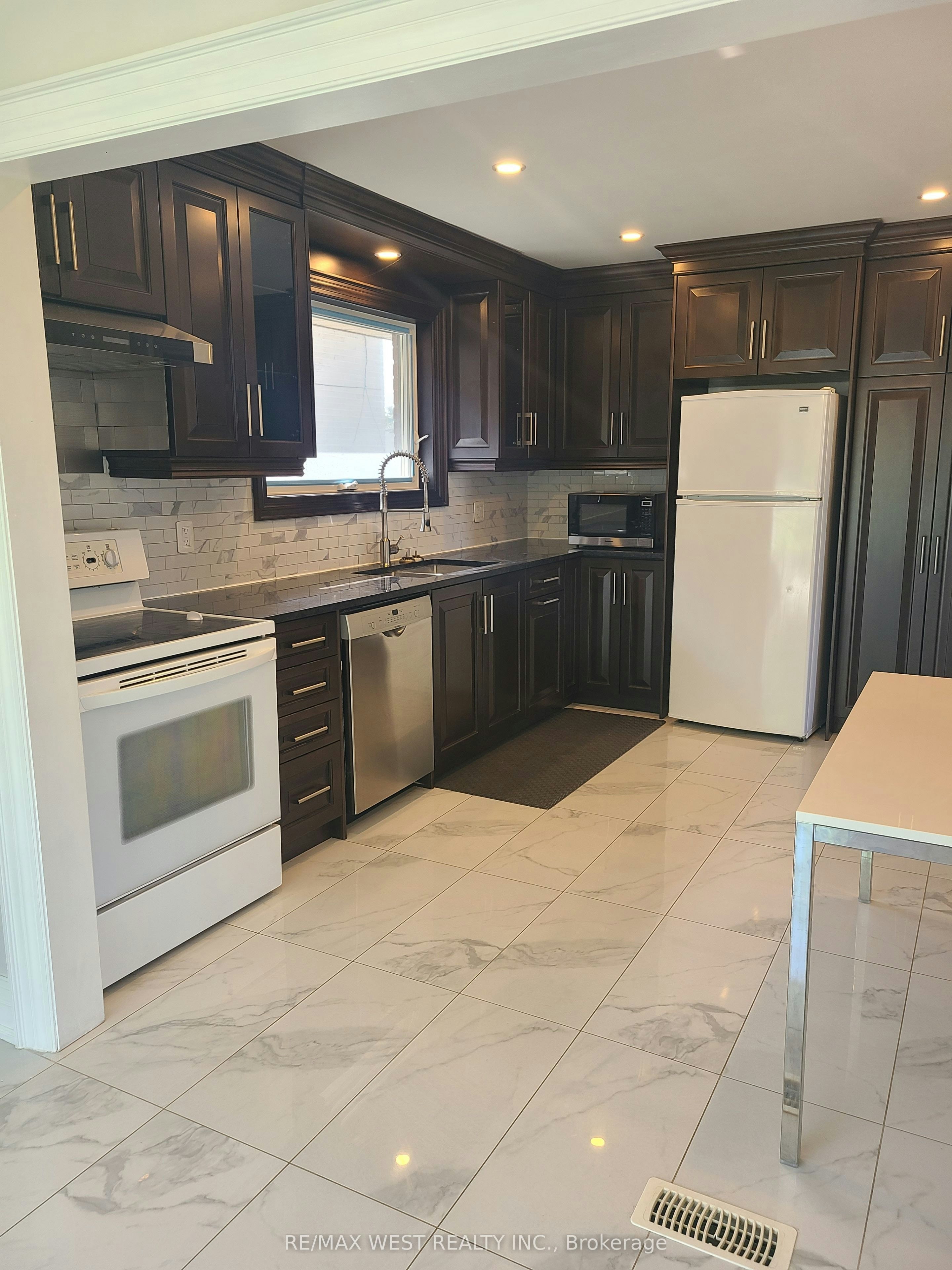 43 Playfair Avenue, Toronto, ON, M6B 2P7 - 3