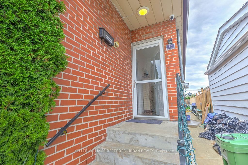13 Teston Boulevard, Toronto, ON, M6N 4R9 - 2