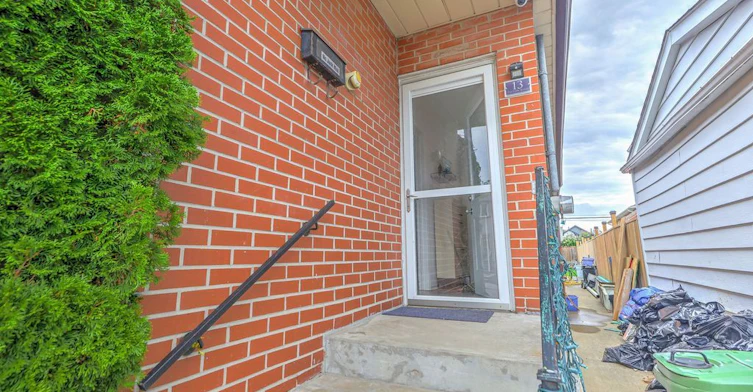 13 Teston Boulevard, Toronto, ON, M6N 4R9 - 2