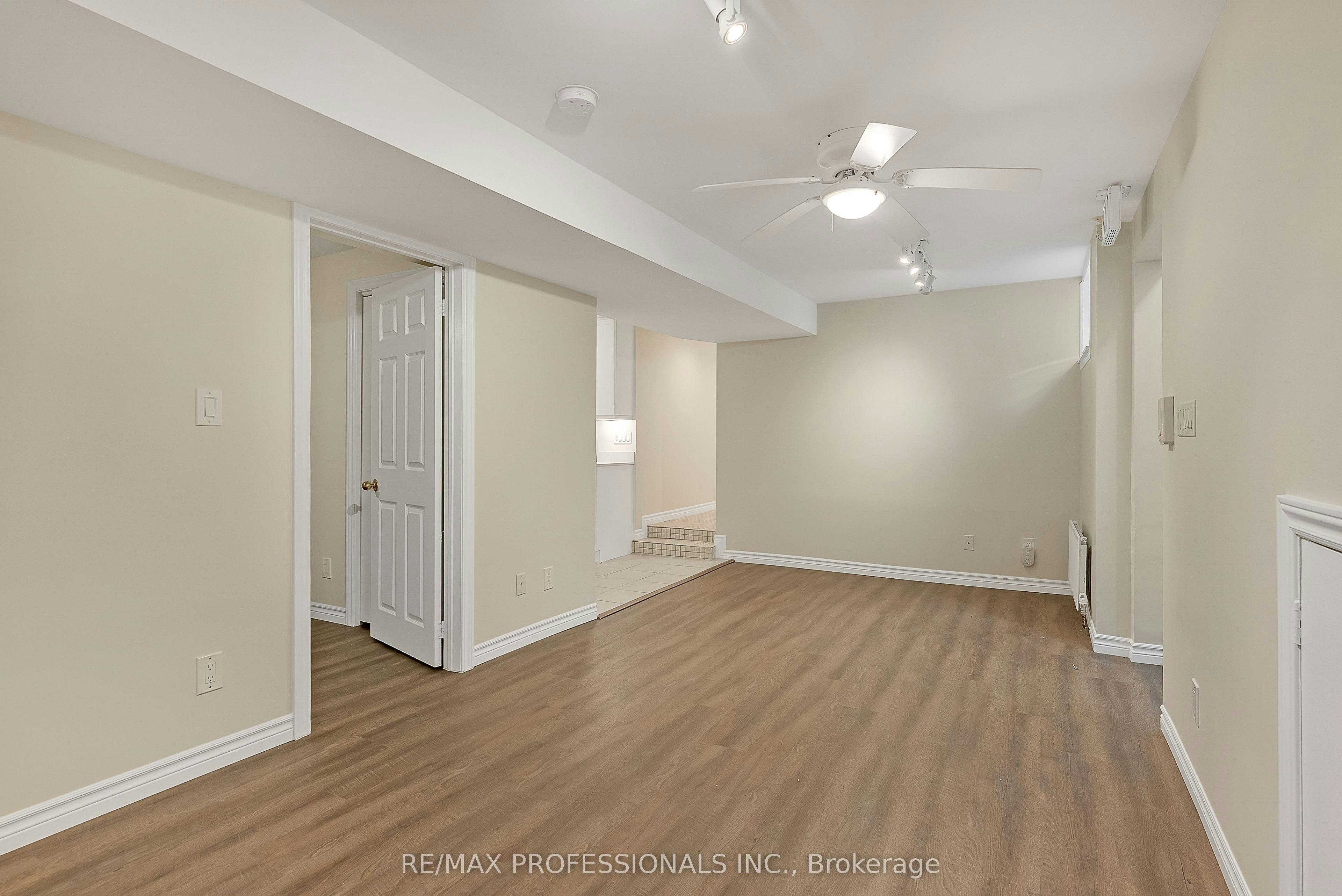 Lower-5B Old Mill Drive, Toronto, ON, M6S 4J7 - 8