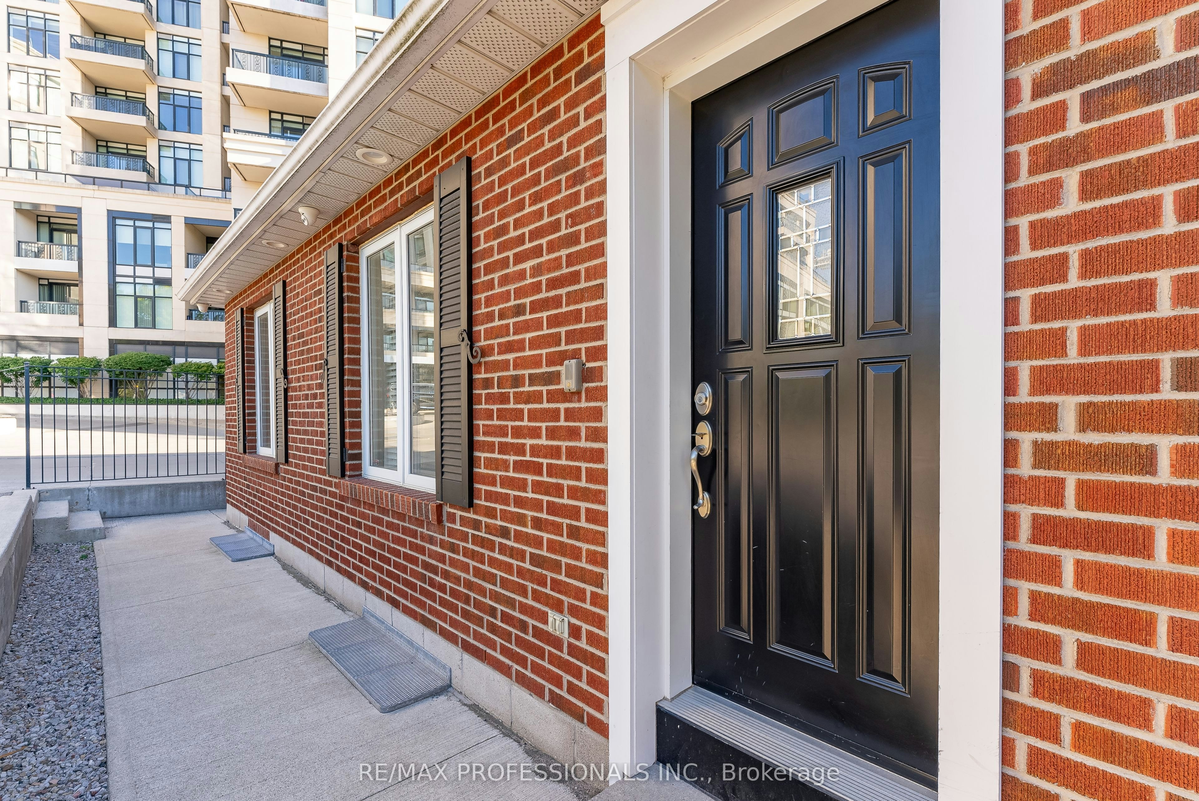 Lower-5B Old Mill Drive, Toronto, ON, M6S 4J7 - 3
