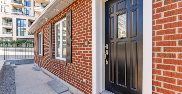 Lower-5B Old Mill Drive, Toronto, ON, M6S 4J7 - 3