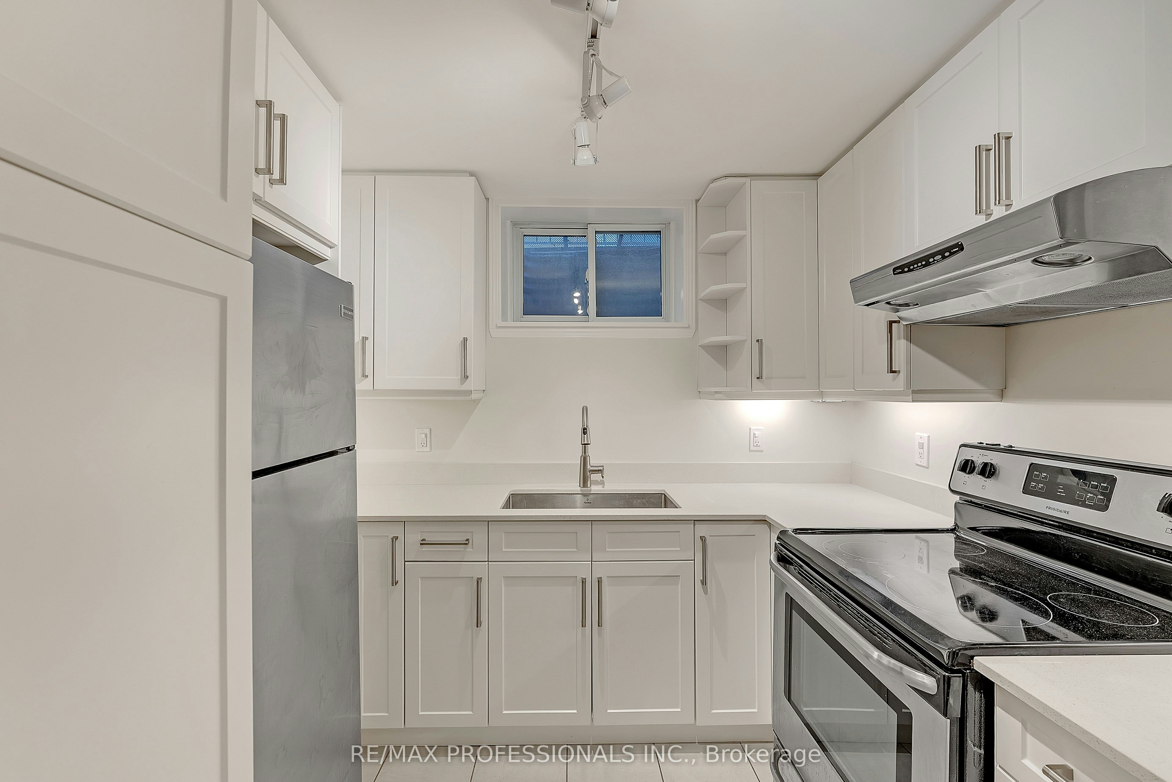 Lower-5B Old Mill Drive, Toronto, ON, M6S 4J7 - 4