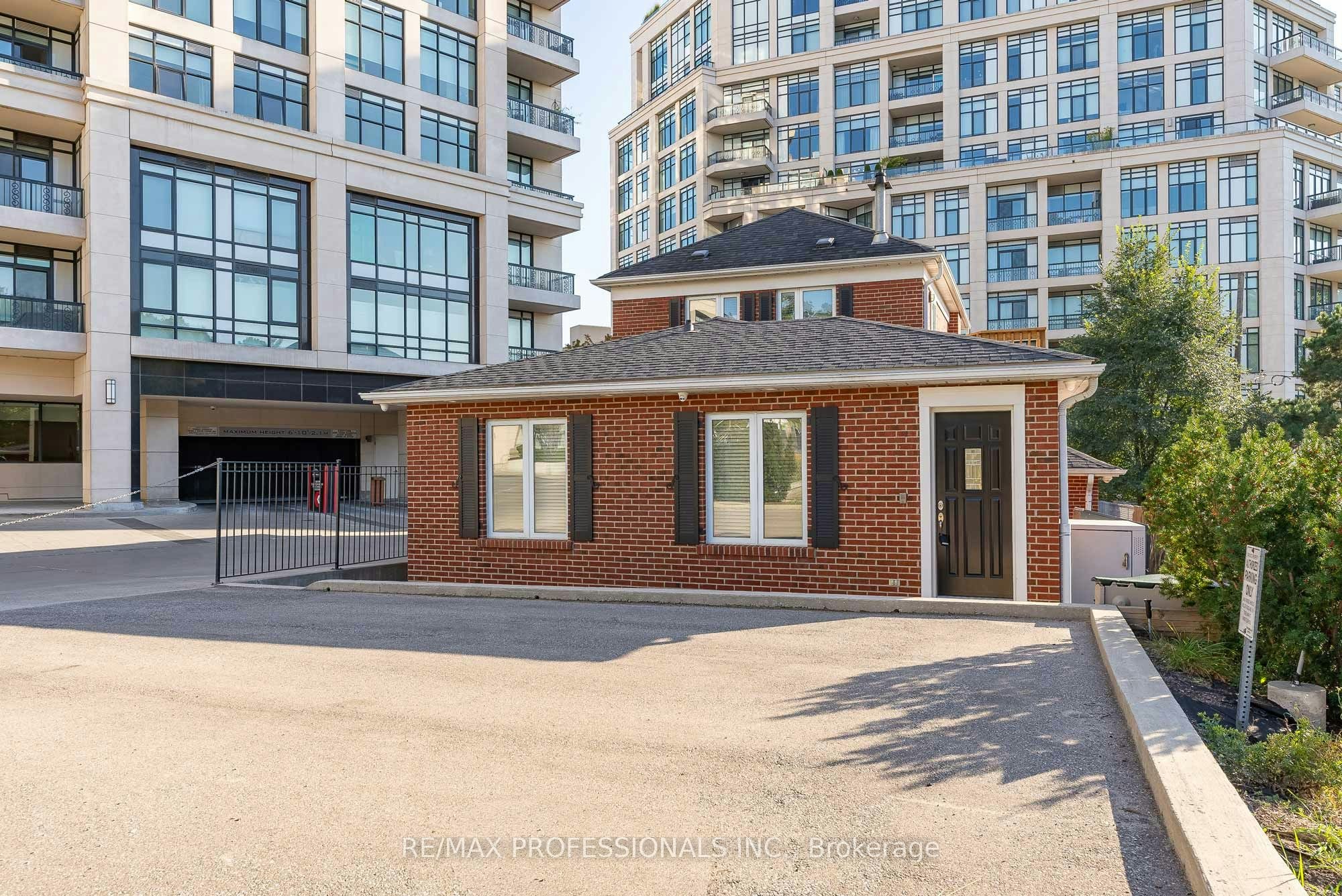 Lower-5B Old Mill Drive, Toronto, ON, M6S 4J7 - 19