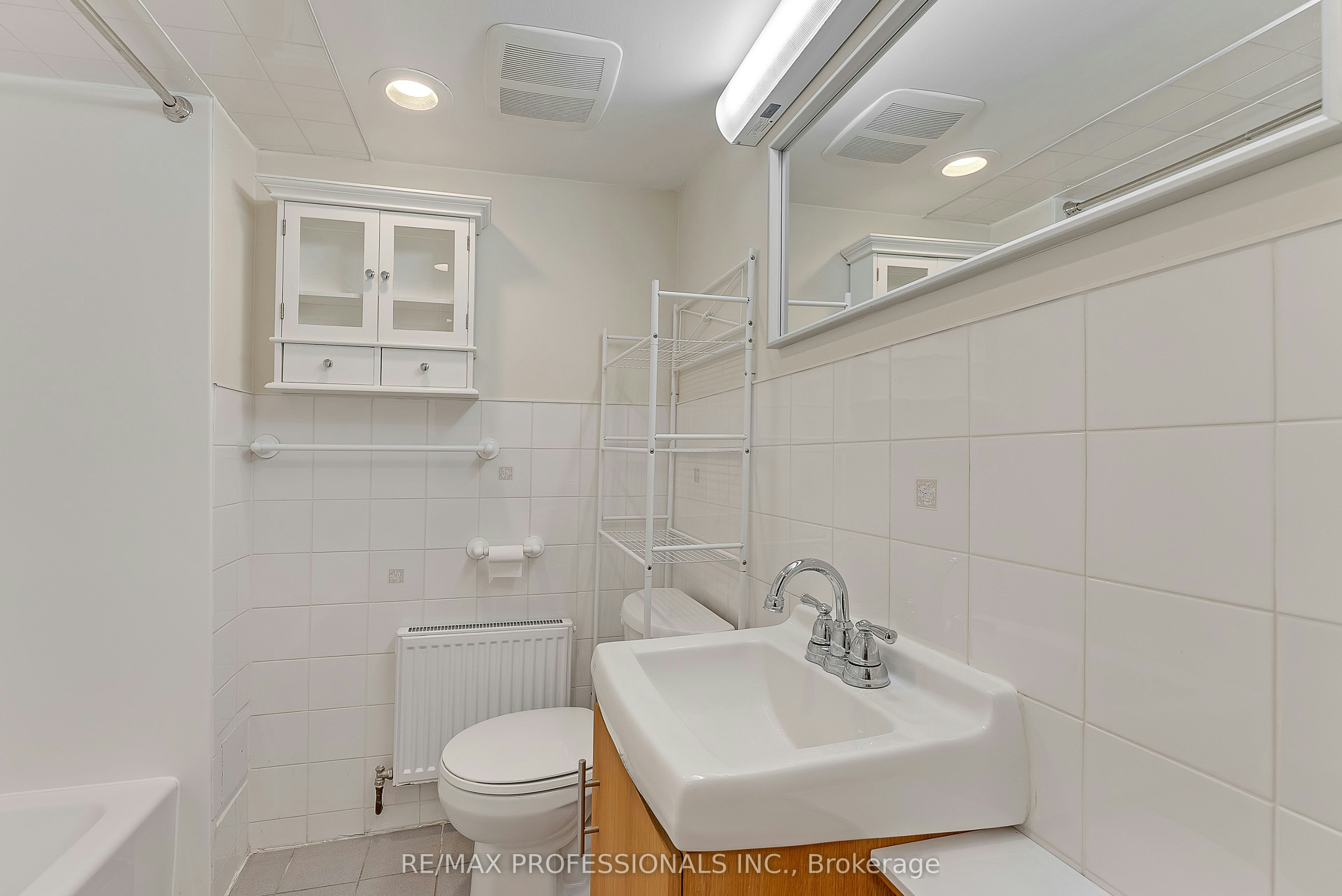 Lower-5B Old Mill Drive, Toronto, ON, M6S 4J7 - 16
