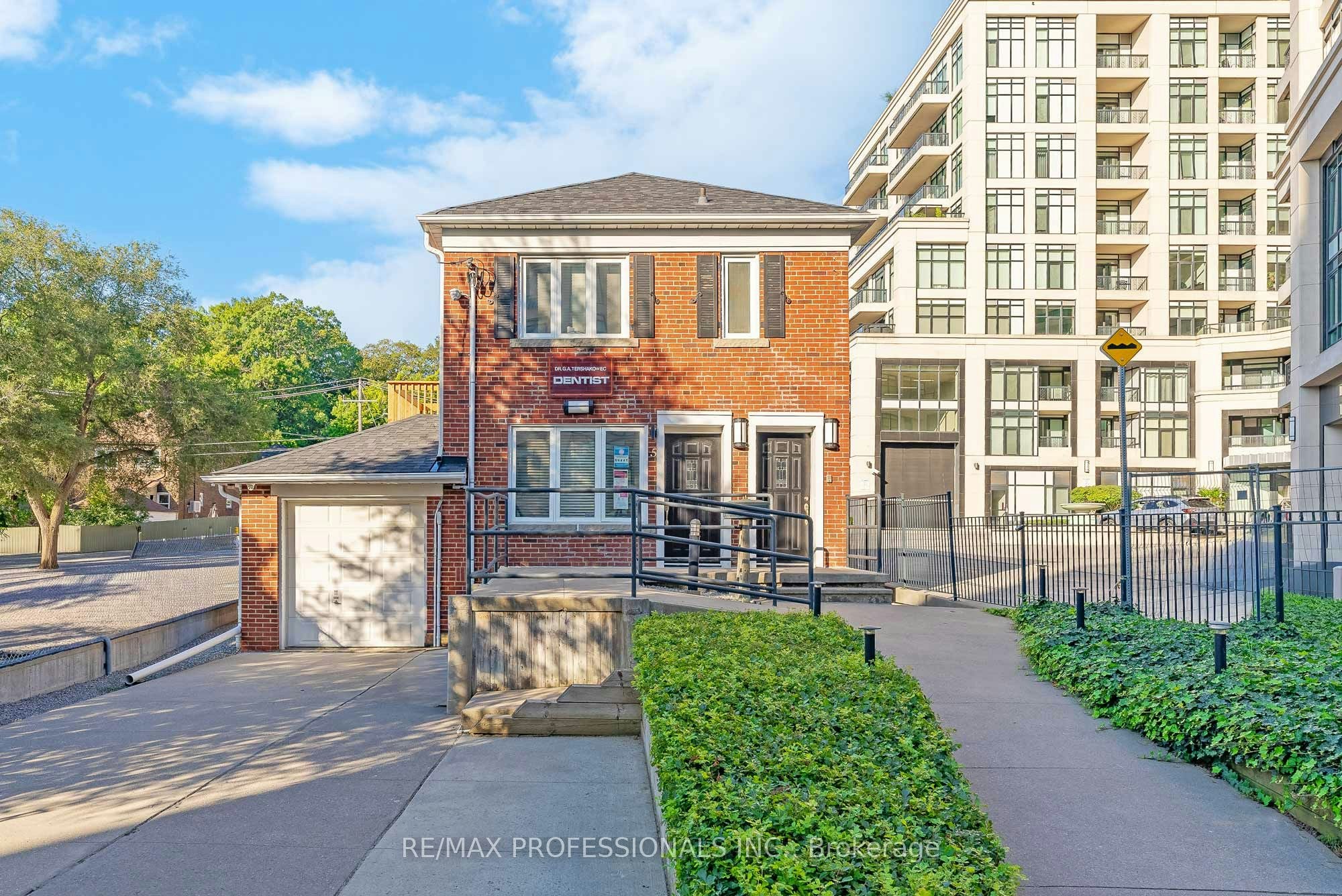 Lower-5B Old Mill Drive, Toronto, ON, M6S 4J7 - 2